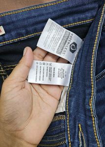Levi&#39;s Ripped Skinny Jeans