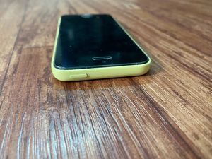iPhone 5c Yellow 16gb Just Both Cameras Don’t Work