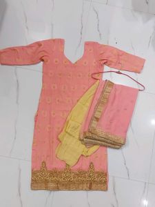 Suit Set With Dupatta And Pants