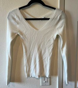 🚫White V-neck Ribbed Top