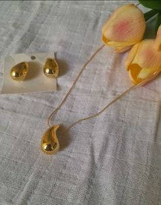 Gold Teardrop Jewelry Set