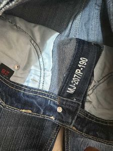 Levi&#39;s Denim Jeans(28 Waist)
