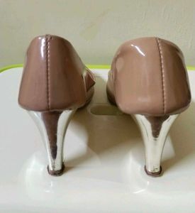 Elegant Heels condition good with imperfection
