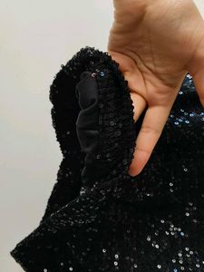 🖤 Black Sequin Crop Top – Party-Ready &amp; Sparkly A