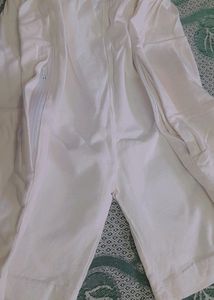 White Shorts With Both Sides Zip Pockets