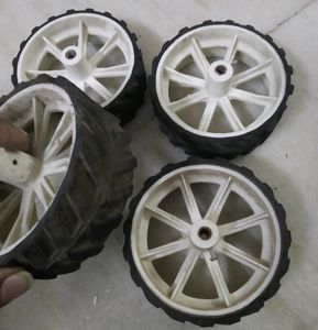 Price Drop 🔥Robot Four Hard Grip Wheels