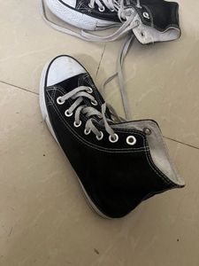 Converse Shoes Rarely Used No Flaws Great Quality