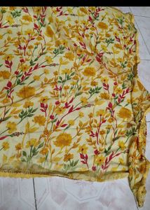 Floral Print Saree And Golden Blouse Piece
