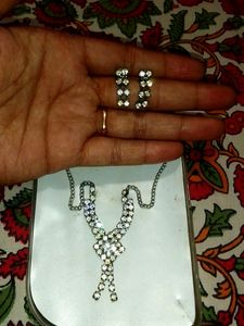 Cute White Stone💎 Necklace With Earrings
