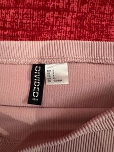 H&amp;M Off-Shoulder Crop Top