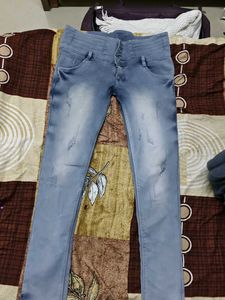 Stylish High-Waisted Denim Jeans