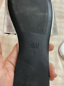 H&amp;M Silver. Flats - New