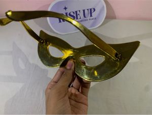 🔥 Gold Masquerade Mask