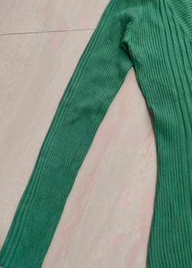 🆕✅BRAND NEW Green V-Neck Knit Top✅🆕