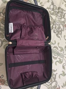 IT Luggage Vanity Case