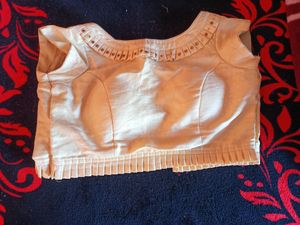 saree with golden blouse