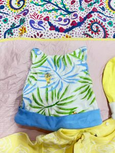 0-3 Months Baby Romper , 2 Caps