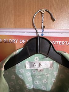 Floral Print front open tie-up shrug