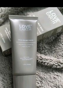 Dot &amp; Key Clay Mask and love earth