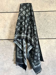 LV Scarf