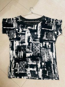 Abstract Black and White T-shirt