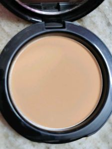 Maybelline Matte + Poreless Powder