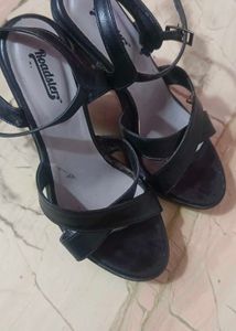 Roadster Black Heels