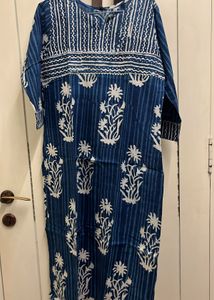 Blue &amp; White Floral Print Kurta Set