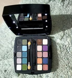 Oriflame Dare To Dream Palette