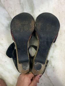 Used Black Colour Heals