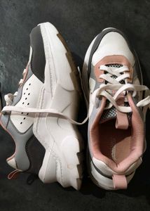 Roadster  Women Sneaker