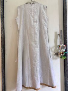Elegant White &amp; Gold Embroidered Kurti