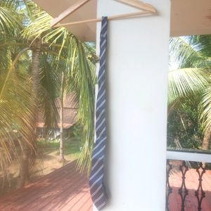 Multi Line Pattern Full Tie
