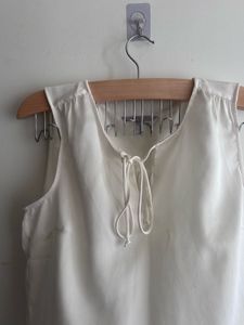 H&amp;M Off White Top - S