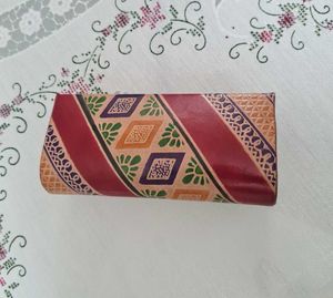 Spectacles or sunglasses case