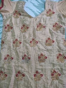 Beutiful Looking Kurta Set In Good Condition