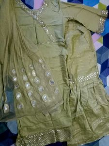 "Elegant Garara Suit for Girls & Women – Like New,