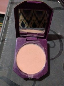 Olivia Oil Free Powder Compact
