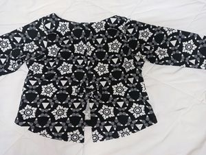 Classy Black Crop Top 🖤 New Unused