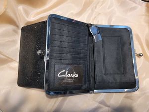 CLARKS Clutch