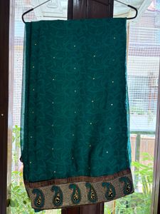Emerald Grace – Subtle Elegance with Paisley Charm