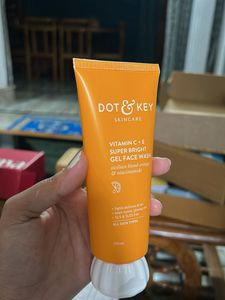 Dot & Key Face Wash