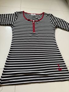 ⚓ Chic Nautical-Inspired Striped Top