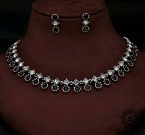 Neckles Set