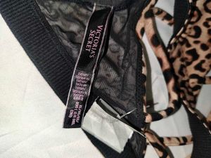 Victoria&#39;s Secret Strappy Back Light Impact Sports