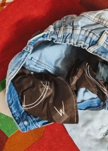 Fashionable Stretchable Jeans For Girls...