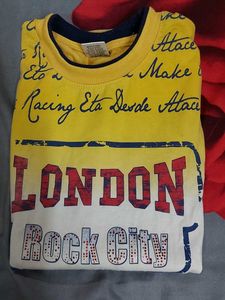 Stylish Blue Jeans&amp; T-shirt Also