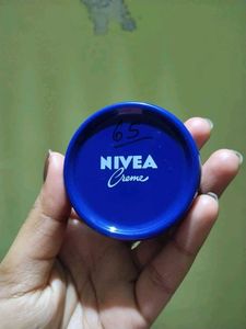 Nivea Creme - Moisturizing Skin Care