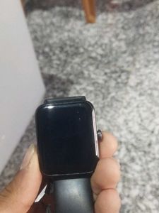 Noise Smartwatch With Charger