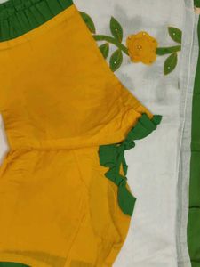 Floral Saree With Stich Blouse